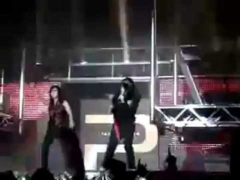 Angy cantando “Devi came to me” en el Concierto en Cambados