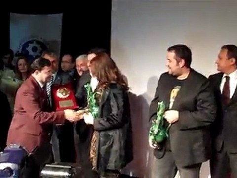 Ata Demirel ve Demet Akbağ'ya ödül