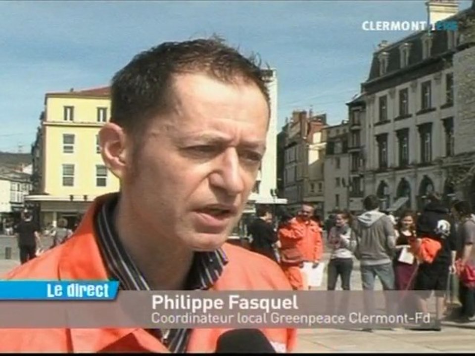 Greenpeace : die-in à la Place de Jaude (Clermont)
