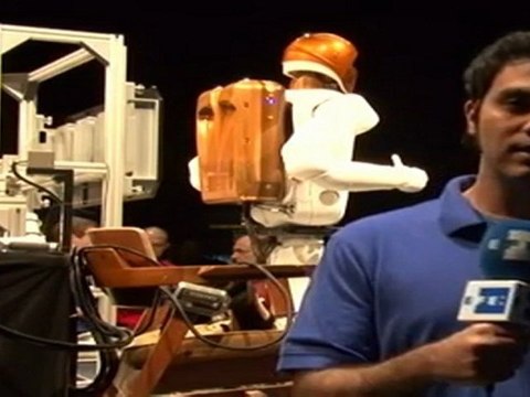 R2, El robot que ayuda a los astronautas