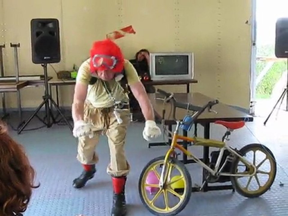Roger dans un sketch