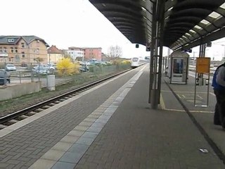 Ein Zug fährt durch