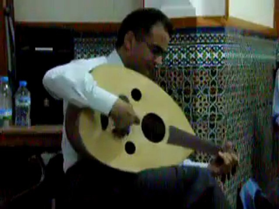 الأستاذ الاشرقي في تقسيم على العود