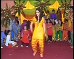 Innocent & Cute Girl Dancing On Mehndi!!! Nice Dance