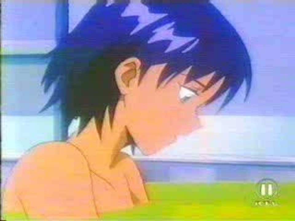nadia  prend un bain avec d' autre fille