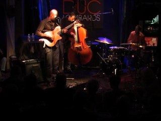 Lionel Louéké Trio @ Live at Duc des Lombards