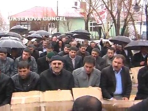 Yüksekova'da sivil cuma namazı