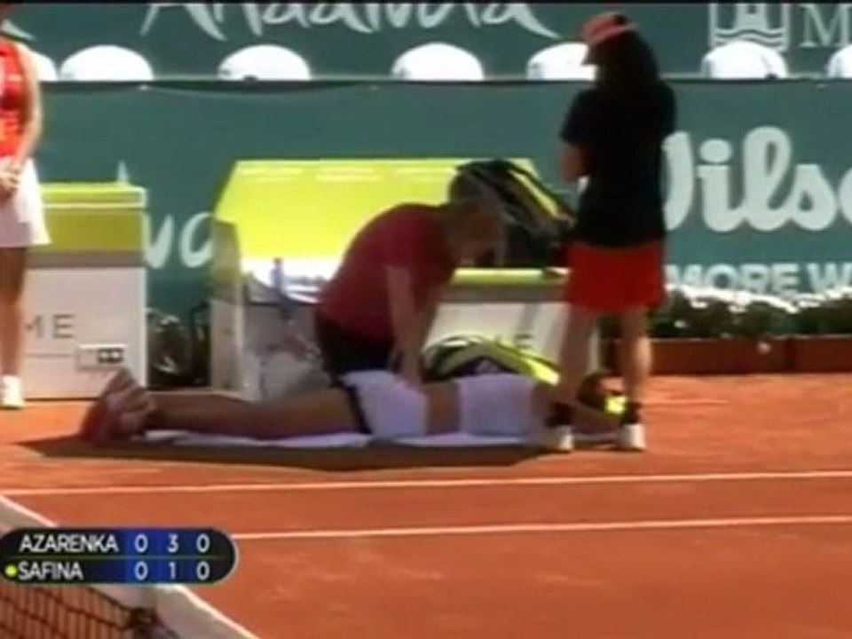 Azarenka into semis after Safina retires