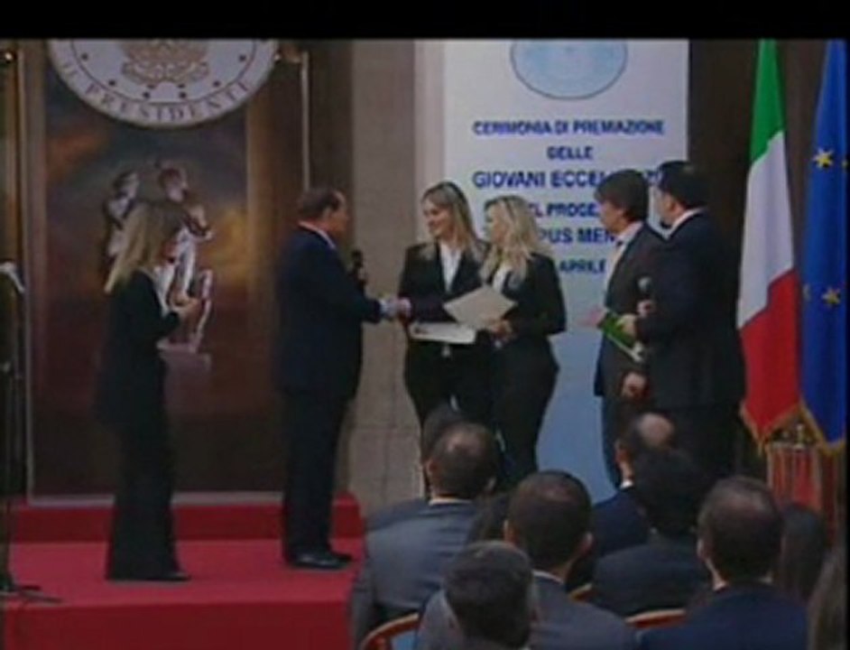 Berlusconi - Ho voglia di invitarvi al Bunga Bunga