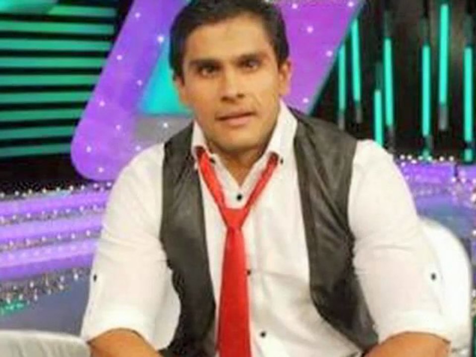 Bigg Boss Contestants Rahul Bhatt And Aanchal Kumar A Couple! - Bollywood News