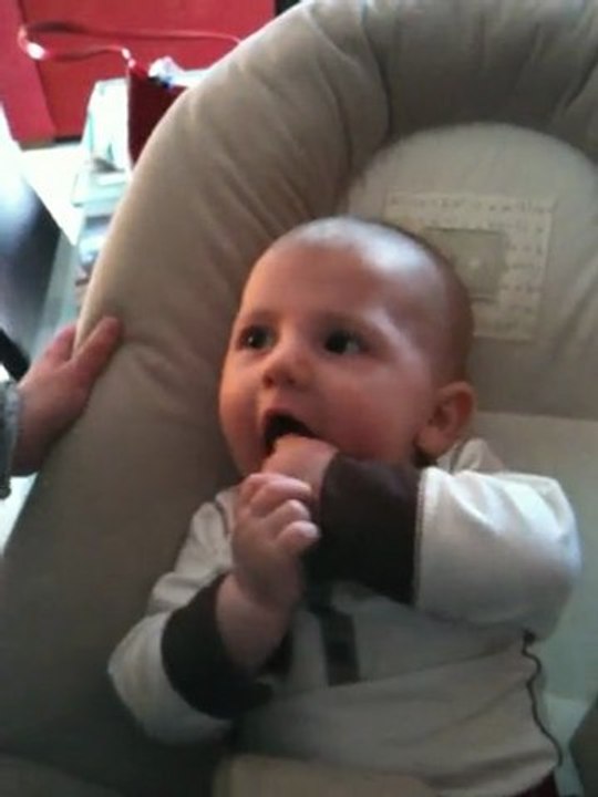 BB rigole avec sa soeur