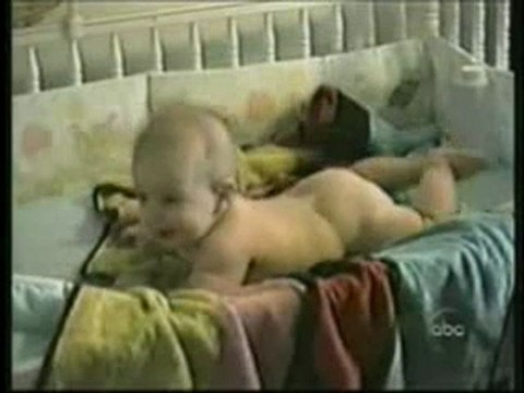 0175 - Bébé péte avec du talc