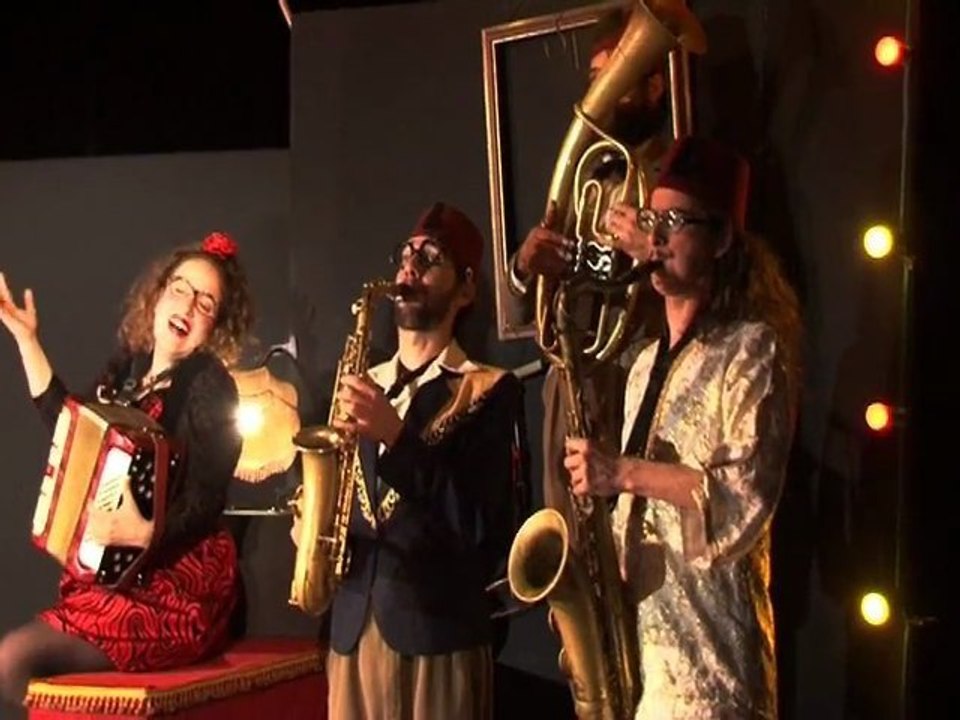 LE CABARET DE DOUNELLA BOURASCOU