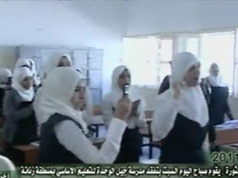 Televisión libia mostró imágenes de Gadafi en una escuela