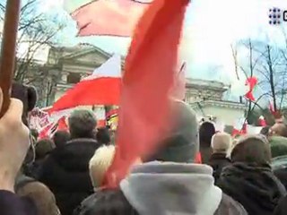 Pod ambasadą Rosji: Raz sierpem, raz młotem, czerwoną hołotę!