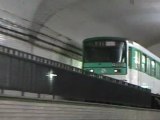 MF67 : Passage à la station Mirabeau sur la ligne 10 du métro parisien