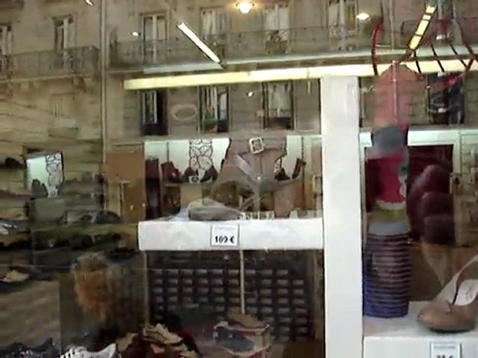 J3 VITRINE