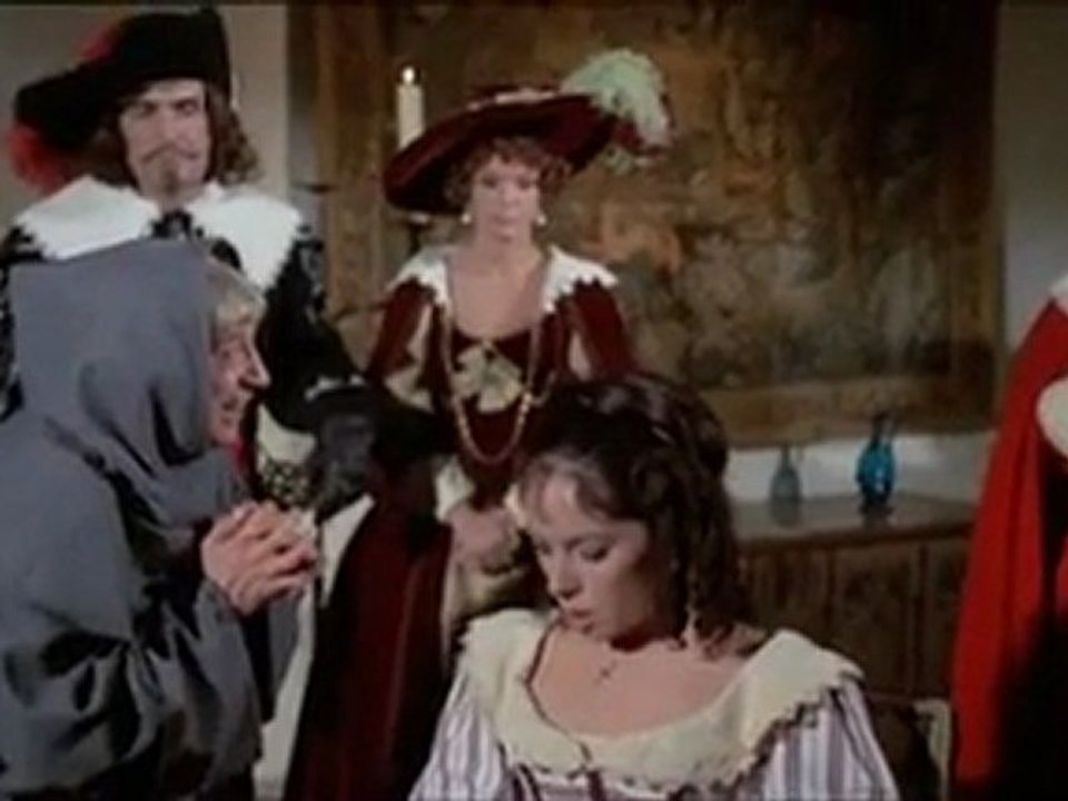 Les Quatre Charlots mousquetaires - Montée à la salle des tortures