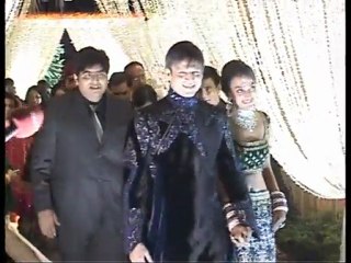 Vivek Oberoi Gifts His Mom A Car - Bollywood News