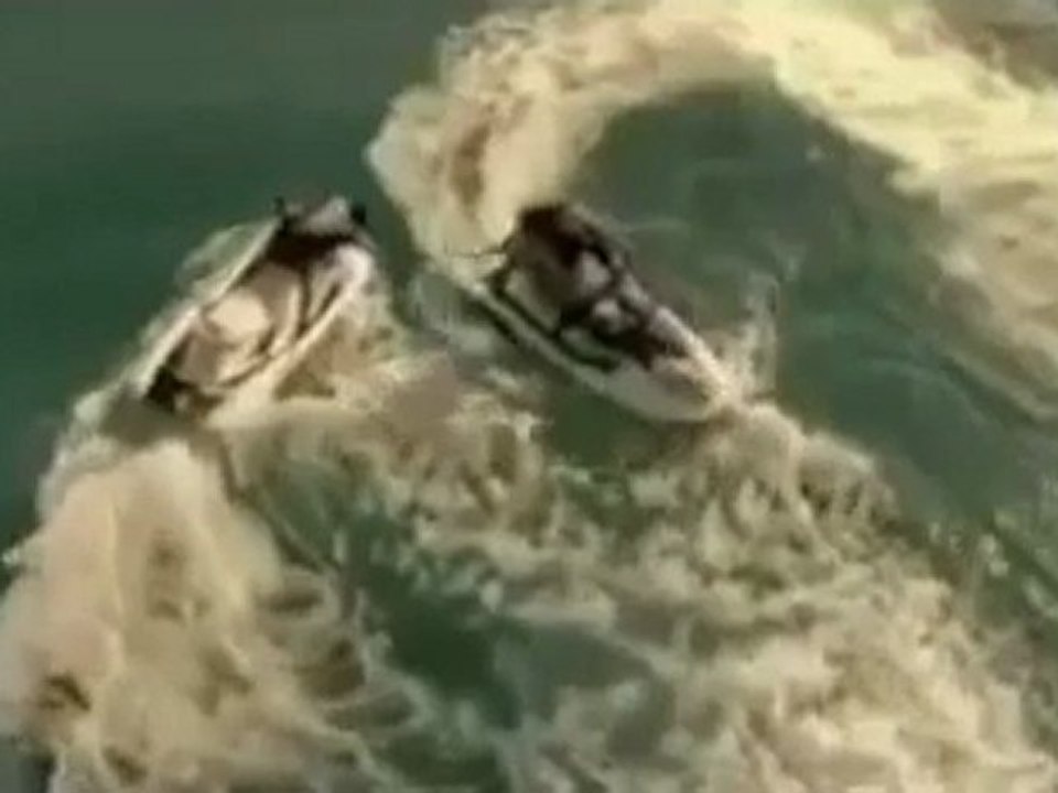 İzleyen Binlerce Genç Namaza Başladı-www.islamyeri.com