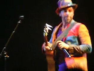 Christophe Maé- Va voir Ailleurs (extrait)
