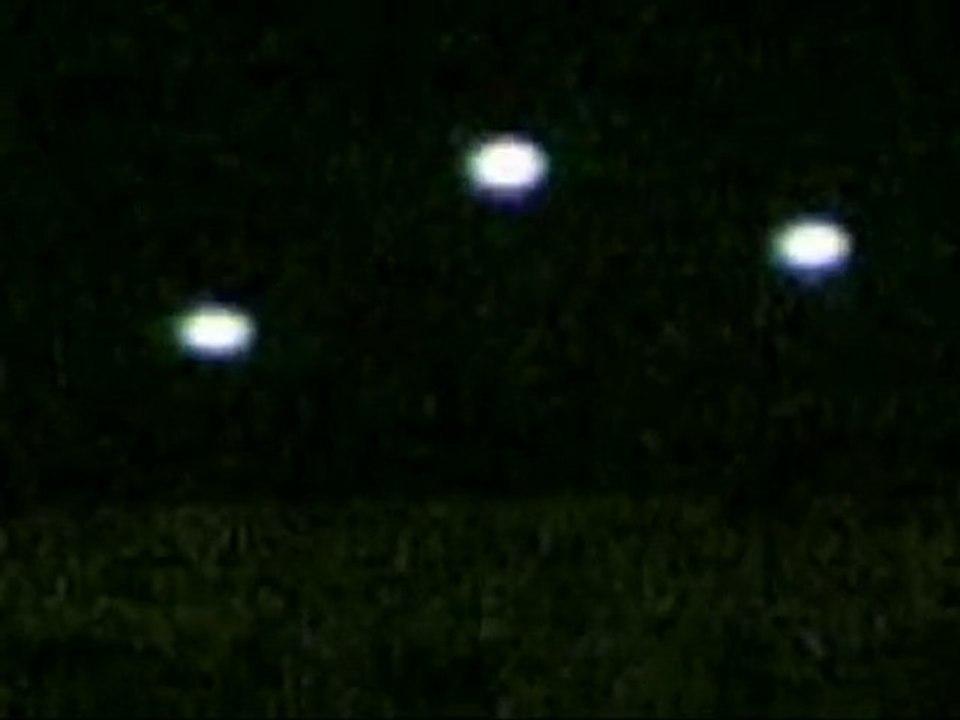 Triangle UFO formation over Italy, 9 Apr 2011