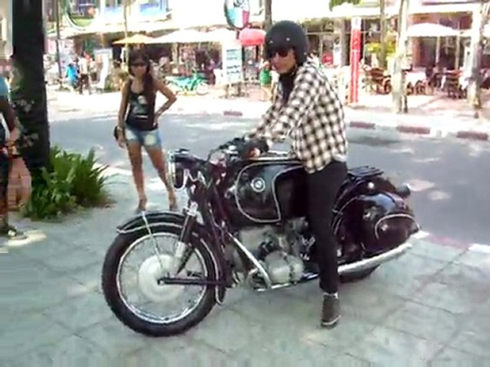 Concentration  Motos  R69 S le 10-4-2011  a Phuket