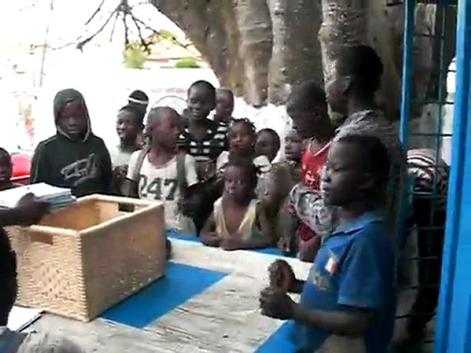 distribution fournitures scolaires association Formaide Pointe-Noire
