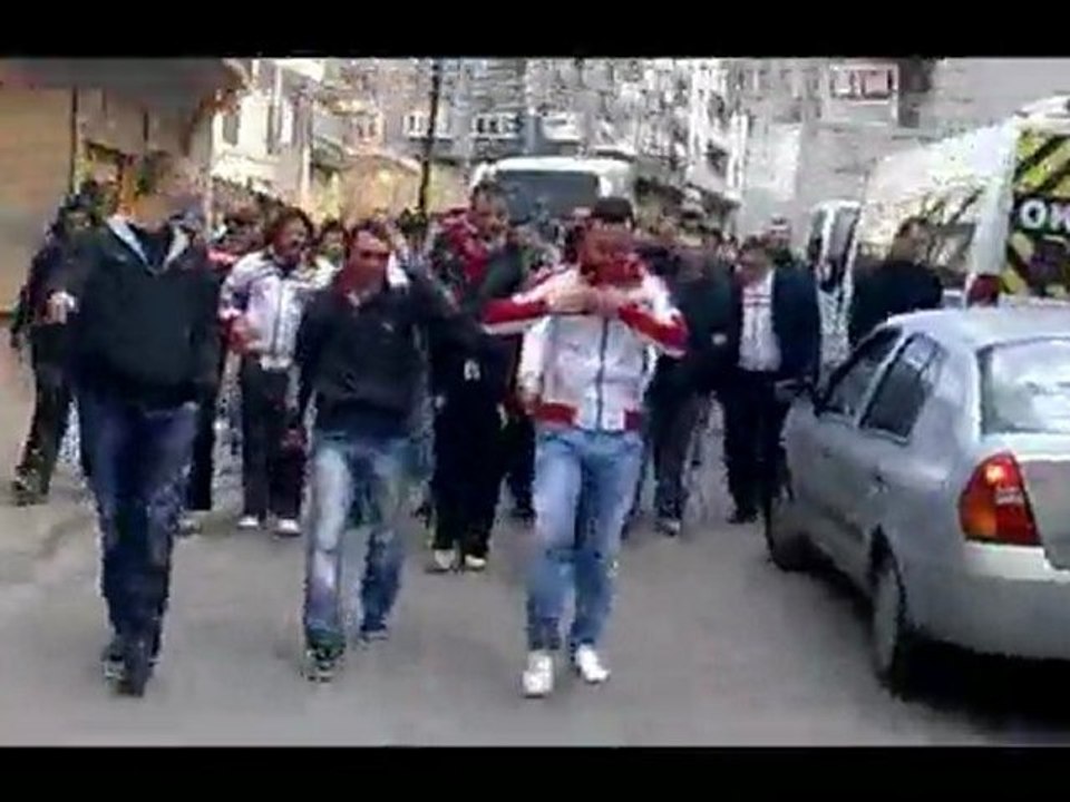 Dernekten stada yürüyüş - www.bayrampasalilar.com