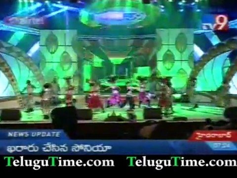 Beauty Poonam Kaur dance for TSR awards - TeluguTime.com