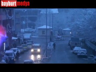 Bayburt ta ağaçlar kar açtı