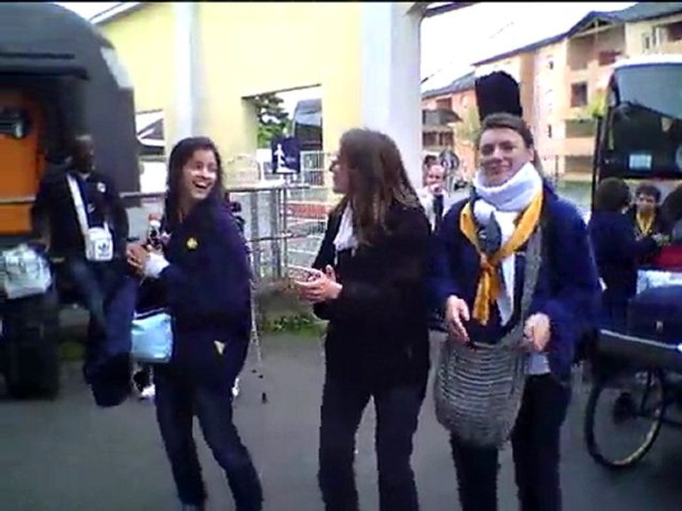 Arrivée (festive) à la gare de Lourdes