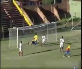 Adam 80 metreden gol atmış!