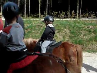 romann fait du poney - center parcs