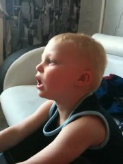 Matt qui chante "La vie avec toi"