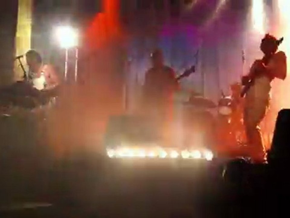 WE ARE TOXIC paranoid, à Hem (le 08/04/2011)