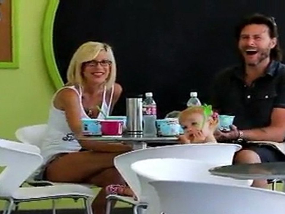 Tori Spelling Announces Pregnancy