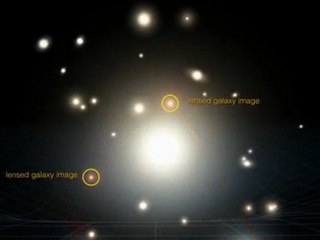 Lentille gravitationnelle Abell 383 - une galaxie formée 200 millions d'années après le Big Bang