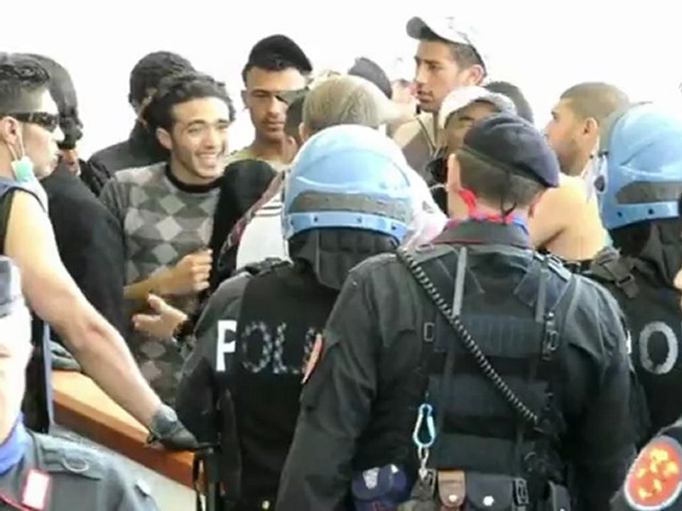 Lampedusa: des Tunisiens manifestent contre leur rapatriement