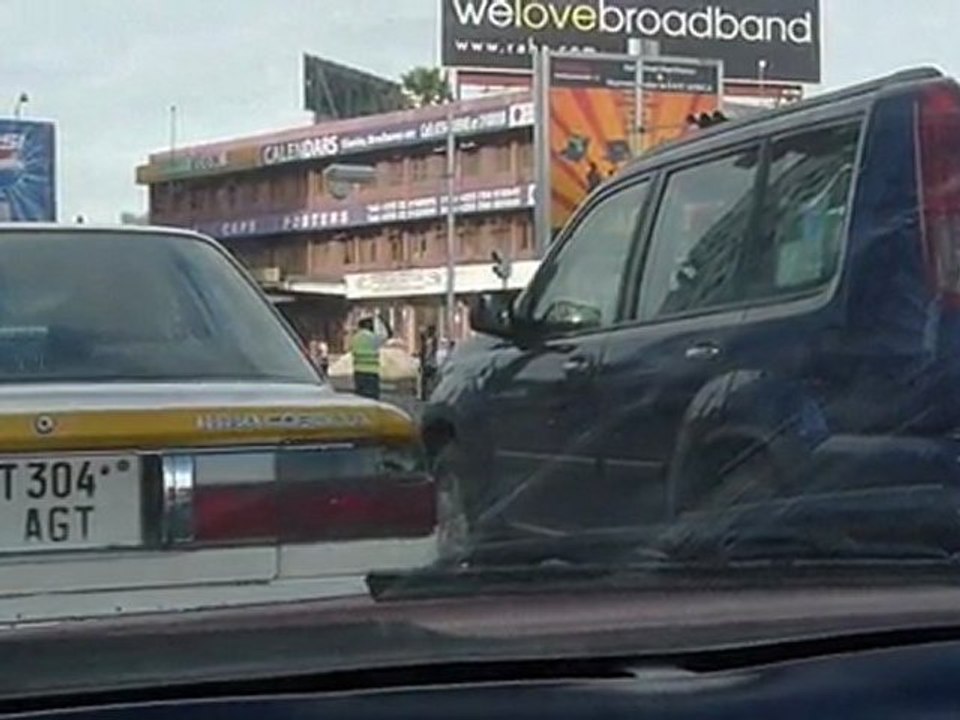 Policewoman in the trafic - 1 ?