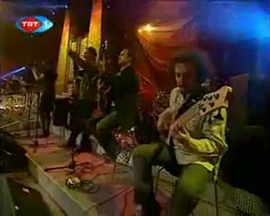 Ezginin Günlüğü -Sigaramın Dumanına...(Canlı Performans) - www.filmdiziizletr.com