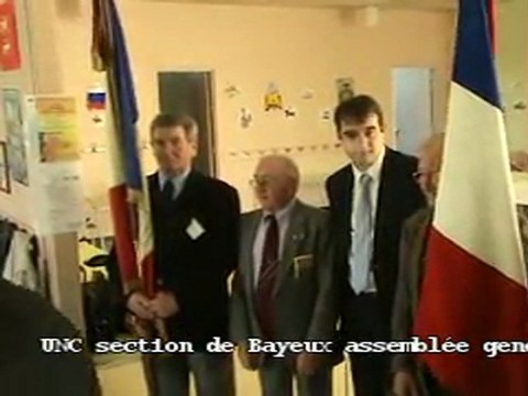 Remise de décoration UC et d’un insigne de porte drapeau– assemblée générale UNC Bayeux 2011