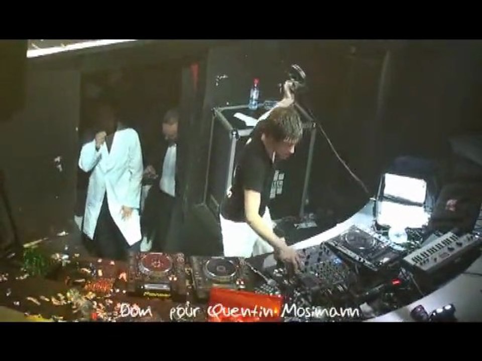 Quentin Mosimann @ le Loft  Métropolis Paris - All Alone -scènes du clip-12.03.2011- par Dom