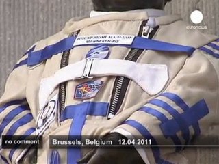 Manneken Pis dressed in spacesuit - no comment