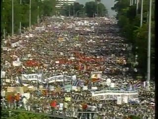 Extraordinaria Marcha del pueblo y desfile militar en Cuba