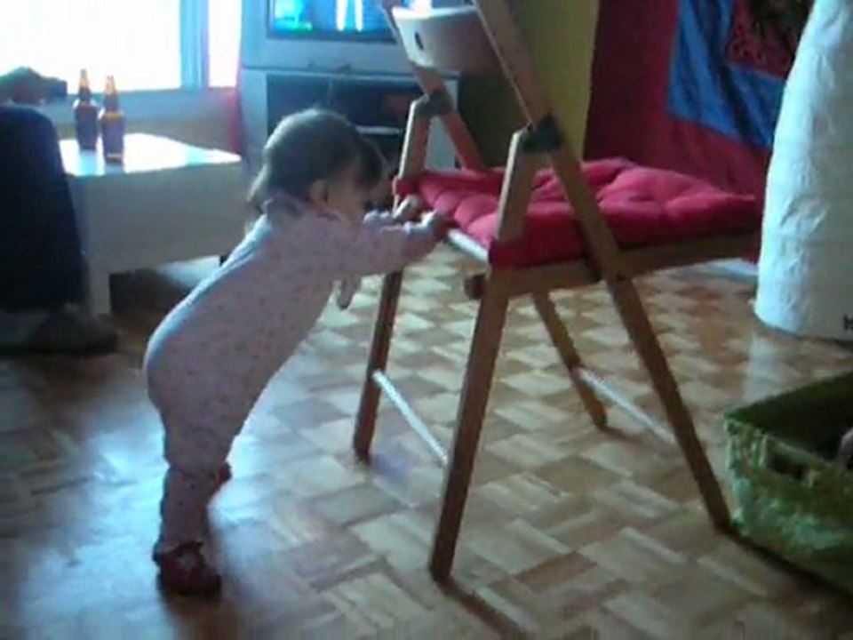 2011-03-25 zalaée marche avec chaise