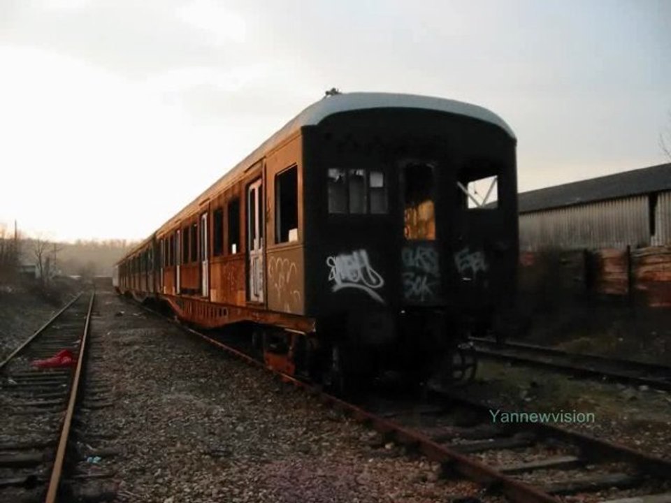Motrices Z23 de la CMP stockées à Versailles (Féraillées en 2007)