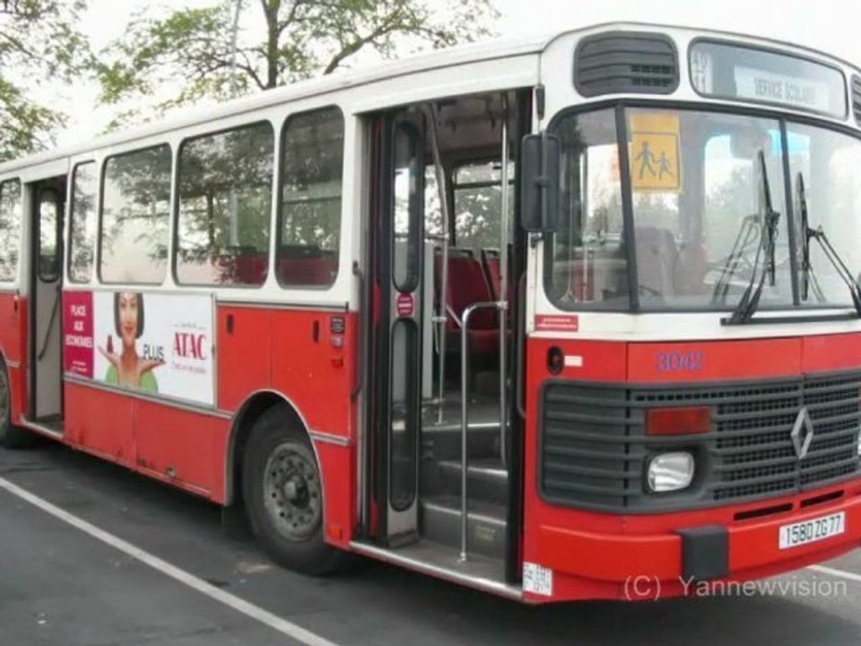 Les anciens Renault S105 R de "Brie Comte Robert" (2003)