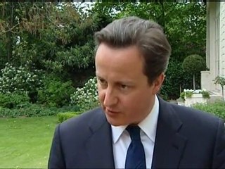 Cameron shows his support for Libyan rebels