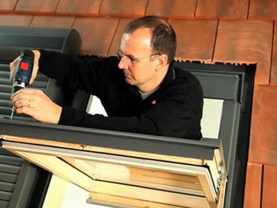 Pose d'un volet roulant solaire VELUX Nouvelle génération - Vidéo  Dailymotion